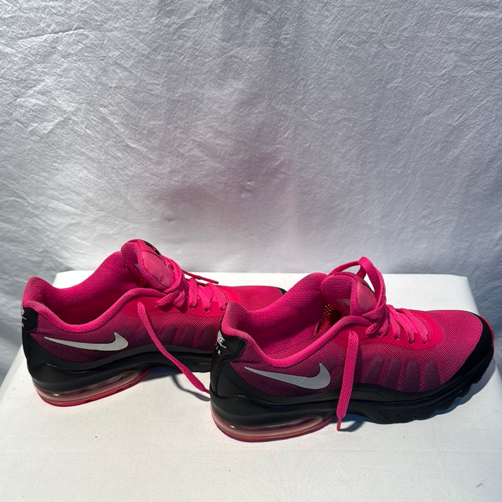 Nike Fuchsia and Black Athletic Shoes - Picture 4 of 13